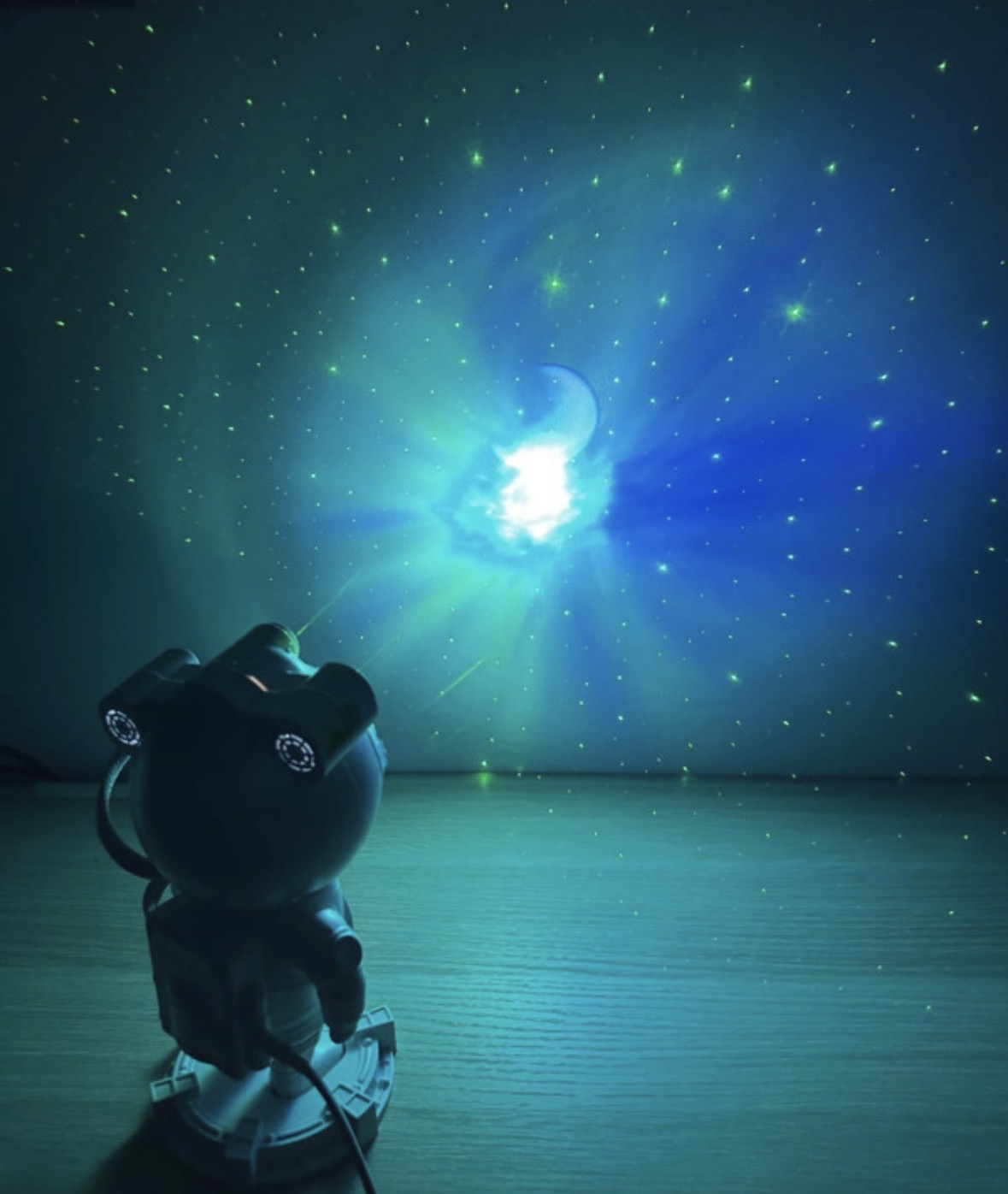 LED projektorius astronautas